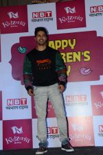 varun dhawan at children